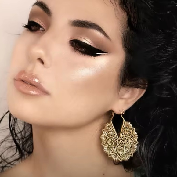 Vintage Lotus Silver Tone Flower Earrings - Picture 2 of 5